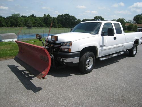 2007 chevy silverado 35k miles 2500hd 8 ft plow 4 x 4 diesel ext. cab long bed