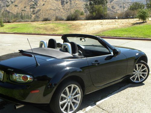 2006 mazda mx-5 miata base convertible 2-door 2.0l