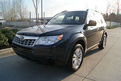 2012 subaru forester 2.5x premium. heated seats. panorama sunroof. 14,750 miles!