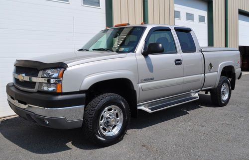 2004 silverado 2500hd 6.0l 32,400 miles extended cab 4x4 1 owner