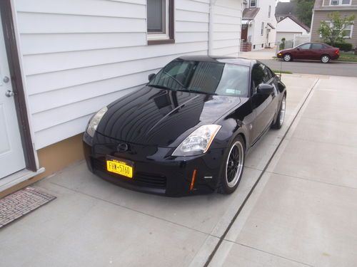2004 nissan 350z enthusiast coupe 2-door 3.5l