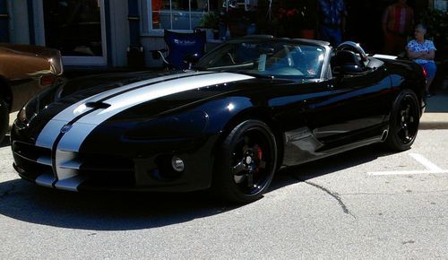 2004 dodge viper srt-10 convertible 2-door 8.3l