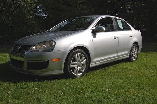 Beautiful 2007 volkswagen jetta wolfsburg edition, clean car fax, 5 speed manual