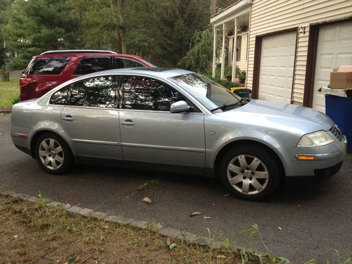 2002 Volkswagen Passat GLX Sedan 4-Door 2.8L, image 2