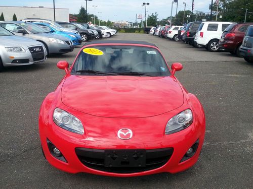 3100 miles like new 6 speed convertable red with black top cloth alloy wheels