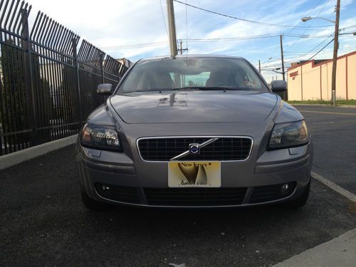 2005 volvo s40 t5 sedan 4-door 2.5l