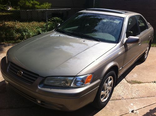 1999 toyota camry xle sedan 4-door 3.0l