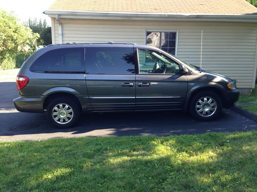 2004 chrysler town &amp; country touring minivan