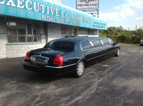2005 Lincoln Towncar limousine, image 3