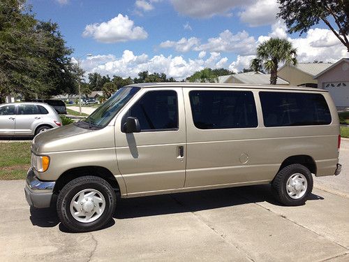 Ford 12 passenger econoline van  - runs, drives and looks brand new!