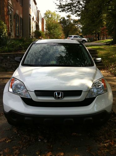 White, great condition, honda cr-v, affordable!