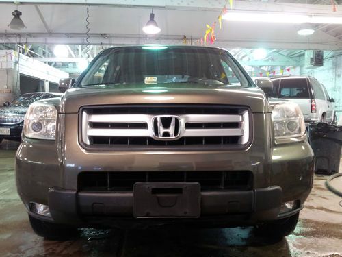 2006 honda pilot in mint condition + navi &amp; reverse camera