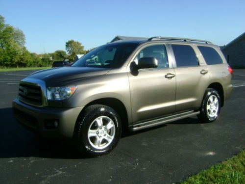 2010 TOYOTA SEQUOIA SR5 4WD 5.7L i-FORCE 3RD ROW SEATING MOON ROOF CLEAN CARFAX, image 2