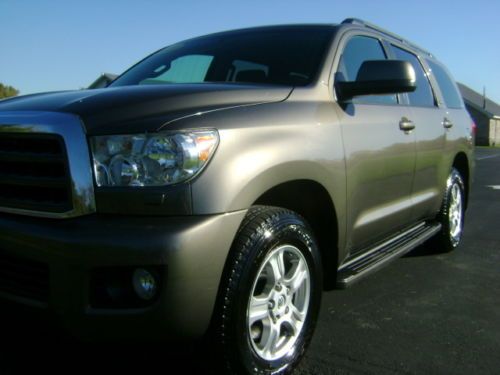 2010 TOYOTA SEQUOIA SR5 4WD 5.7L i-FORCE 3RD ROW SEATING MOON ROOF CLEAN CARFAX, image 3