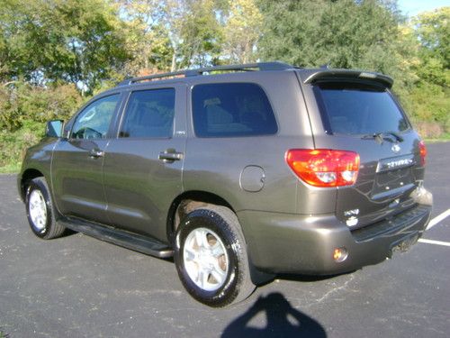 2010 TOYOTA SEQUOIA SR5 4WD 5.7L i-FORCE 3RD ROW SEATING MOON ROOF CLEAN CARFAX, image 4