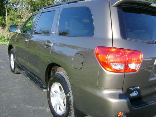 2010 TOYOTA SEQUOIA SR5 4WD 5.7L i-FORCE 3RD ROW SEATING MOON ROOF CLEAN CARFAX, image 5