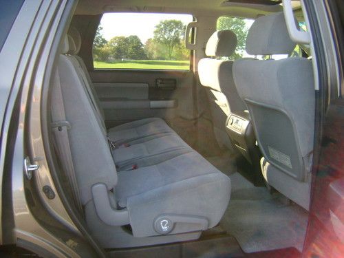 2010 TOYOTA SEQUOIA SR5 4WD 5.7L i-FORCE 3RD ROW SEATING MOON ROOF CLEAN CARFAX, image 9