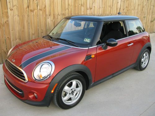 2011 mini cooper base hatchback 2-door 1.6l