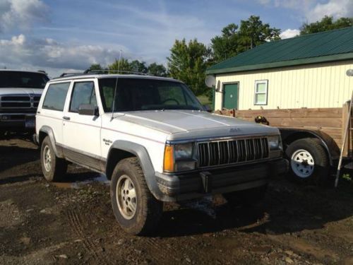 1992 jeep cherokee loredo 2 door 4 wheel drive white