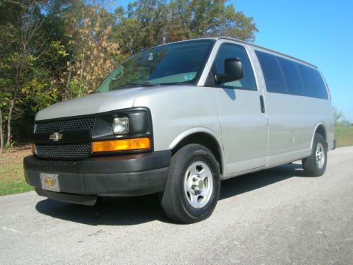 Chevrolet express van 2005, 1500 8 passenger, 69k, super clean