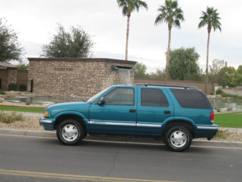 1995 gmc jimmy slt 4-door suv 4.3 v-6, leather! loaded! like new condition!