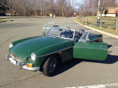 1969 mg-b convertible with overdrive in british racing green