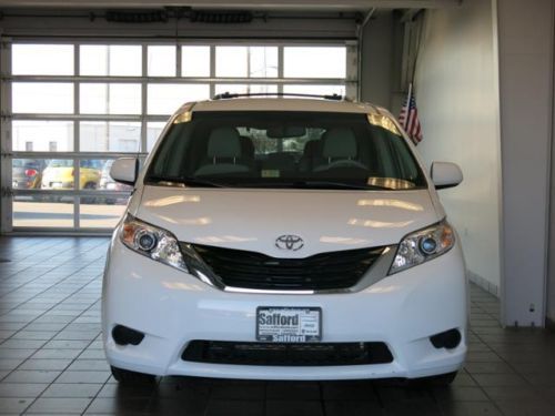 5dr 8-Pass V 3.5L CD Power Windows Power Door Locks Tilt Wheel Cruise Control, image 7