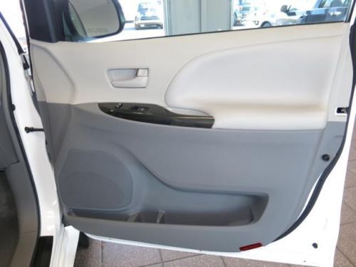 5dr 8-Pass V 3.5L CD Power Windows Power Door Locks Tilt Wheel Cruise Control, image 9