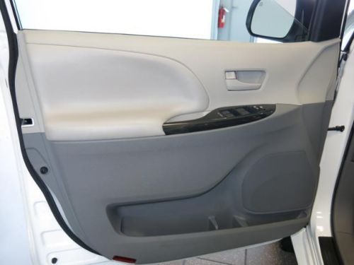 5dr 8-Pass V 3.5L CD Power Windows Power Door Locks Tilt Wheel Cruise Control, image 19