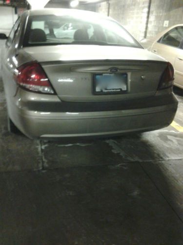 2005 ford taurus, low mileage, garage kept