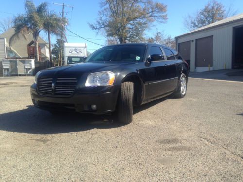 2006 dodge magnum r/t hemi awd very rare.