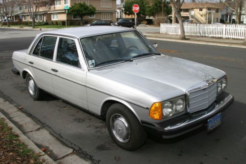 1979 Mercedes Benz 300D Sedan, Ultra-Low Mileage, A Rust-Free California Beauty!, image 11