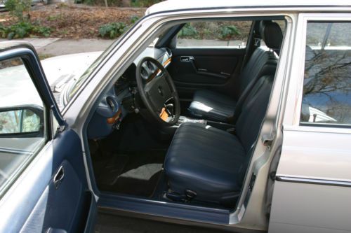 1979 Mercedes Benz 300D Sedan, Ultra-Low Mileage, A Rust-Free California Beauty!, image 15