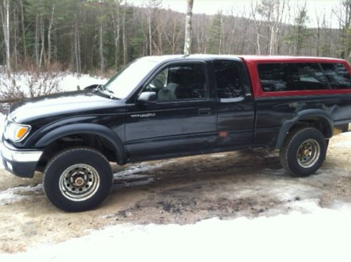 2002 tacoma extracab 4x4 with leer 100xl cap