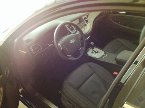 2012 hyundai genesis 3.8 sedan black on black meticulously maintained mint condi