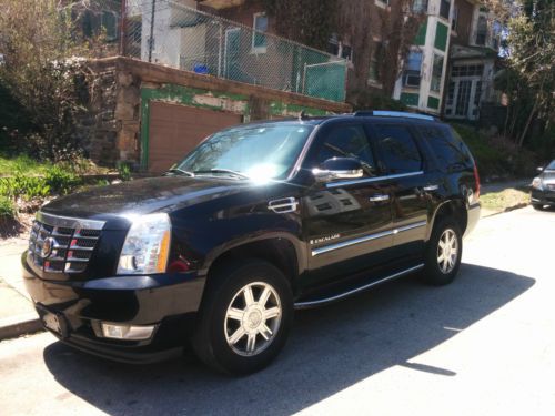 2007 cadillac escalade 2nd row captains chairs, rear entertainment uber ready!!!