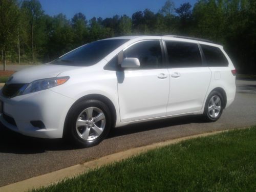 2011 toyota sienna le mini passenger van 5-door 3.5l