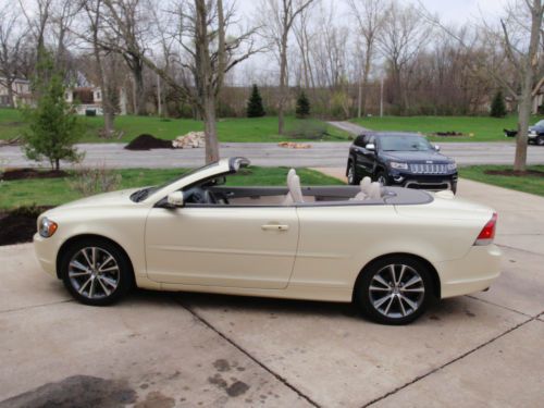 Volvo c70 hardtop convertible in vanilla pearlescent