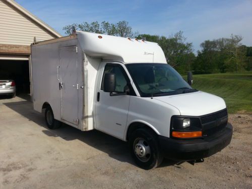 2007 chevrolet express 3500 base cutaway van 2-door 6.6l duramax  box truck