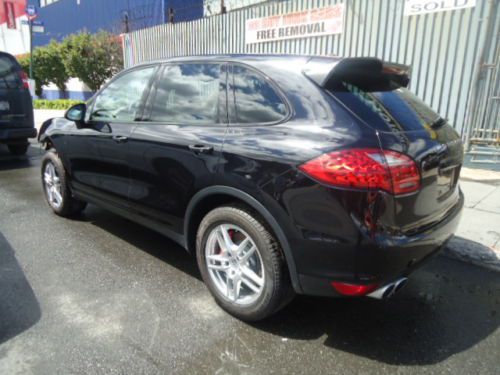 2013 porsche cayenne turbo v8 suv - salvage/repairable - $ave!