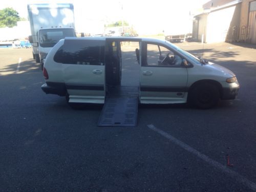 Van  wheelchair handicap dodge grand caravan 2000 side entry braun mannual ramp