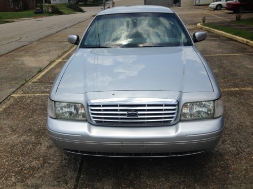 2000 Ford Crown Victoria Base Sedan 4-Door 4.6L, image 3