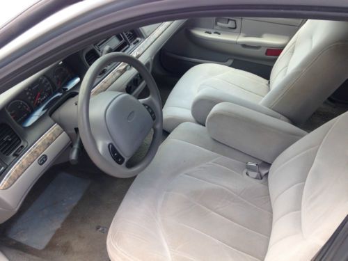 2000 Ford Crown Victoria Base Sedan 4-Door 4.6L, image 10