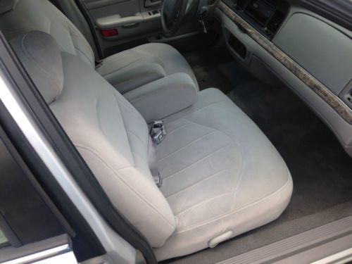 2000 Ford Crown Victoria Base Sedan 4-Door 4.6L, image 17