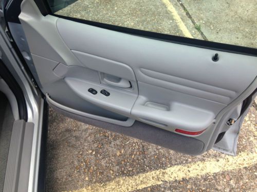 2000 Ford Crown Victoria Base Sedan 4-Door 4.6L, image 20