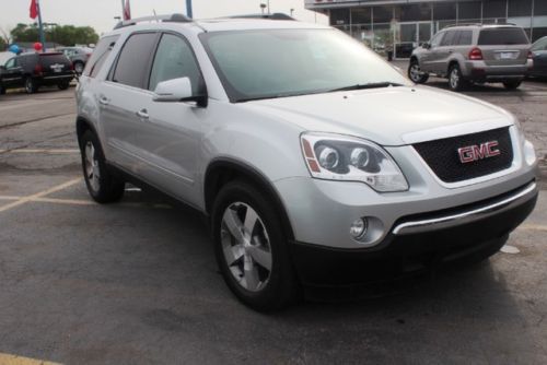 Dual sunroofs! 1-owner, clean carfax, low miles. all wheel drive, awd suv