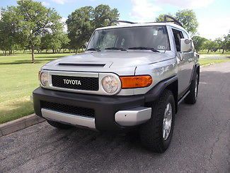 2007 toyota fj cruiser 4x4 super clean runs great 3months warranty