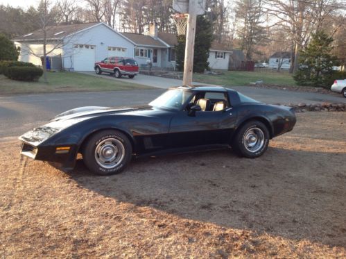 1981 chevrolet corvette base coupe 2-door 5.7l
