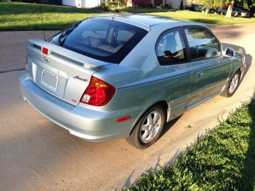 2005 hyundai accent no reserve!!!!!!!