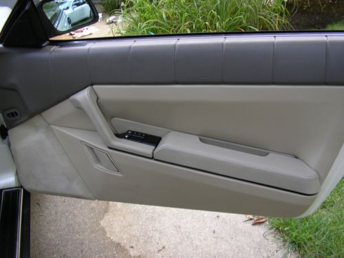 ALL Original LOW mileage Cadillac Allante  NORTHSTAR, image 13